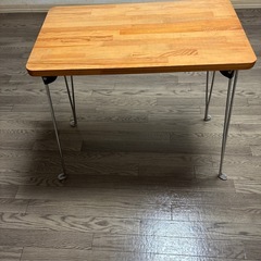 折りたためる机の画像