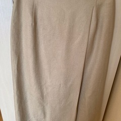 【中古】TOTAL ベージュ スカートセットアップの画像