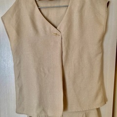 【中古】TOTAL ベージュ スカートセットアップの画像