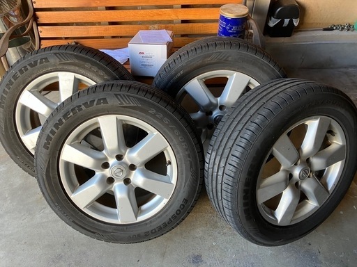 エクストレイル？　225/60R17 4本