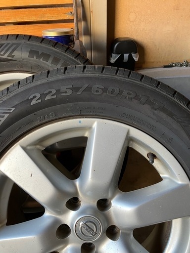 エクストレイル？　225/60R17 4本