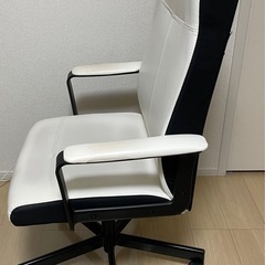 【引き渡し決定しました】椅子　ホワイト　回転チェア（IKEA）の画像