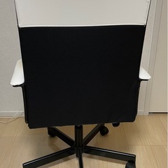 【引き渡し決定しました】椅子　ホワイト　回転チェア（IKEA）の画像