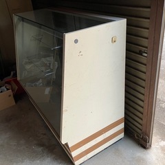 ガラスショーケースの画像