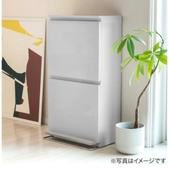すっきり収まる薄型ワイドペダルペール(2段 40L)の画像