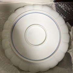白磁菊割 盛鉢 有田焼其泉窯　専用箱付きの画像