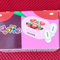 チロルチョコ　Strawberry Jelly ワイヤレスイヤホンの画像