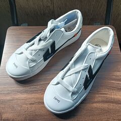 新品 22.5cm レディース スニーカー ホワイト 厚底 シュ...