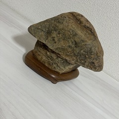 近日処分予定のため大幅値引き【水石】台座付きの画像