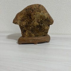 近日処分予定のため大幅値引き【水石】台座付きの画像