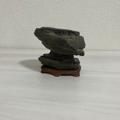 近日処分予定のため大幅値引き【水石】台座付きの画像