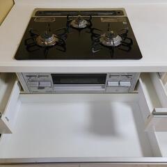 住宅設備　システムキッチン　セット　ガスコンロ　レンジフードの画像
