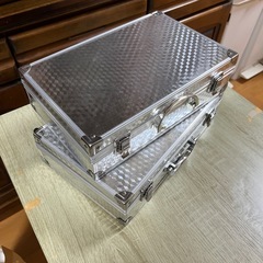 在庫処分セール軽量メイクボックス　ホログラフィックパターン収納ケ...