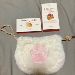 ポーチとCLIO化粧品のセット