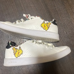 adidasスニーカー限定品の画像