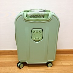 新品未使用品　グリーン　キャリーケースの画像