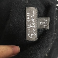 黒ハイネックセーター　　難ありの画像