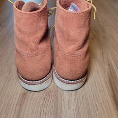 超美品　希少品　REDWING ブーツ　レッドウィング ラウンド 8813
レッドウィング
23.5cm
2013年4月製造
倉庫にずっとしまっていました、中敷き外装綺麗です底の部分が少し汚れていますが未使用か美品だと思います。靴の画像