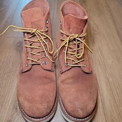 超美品　希少品　REDWING ブーツ　レッドウィング ラウンド 8813
レッドウィング
23.5cm
2013年4月製造
倉庫にずっとしまっていました、中敷き外装綺麗です底の部分が少し汚れていますが未使用か美品だと思います。靴の画像