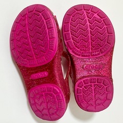 crocs 15.5cm キッズ用　キャンディピンク　グリッターサンダルの画像