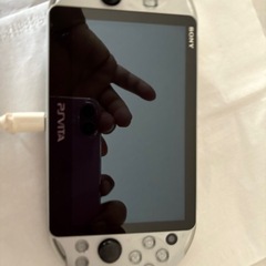 ジャンク市場　SONY ＰＳ-VITA PCH2000 シルバー...