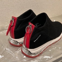 DKNY ジッパー付きスニーカーの画像
