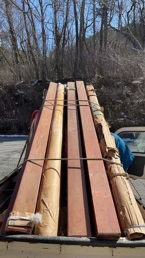 赤褐色の木材 長い 木目模様