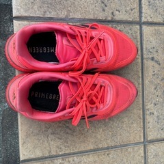 adidasスニーカーの画像
