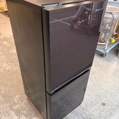 Hisense 冷蔵冷凍庫 134L 2020年製／ブラックガラス調デザイン ?【配達