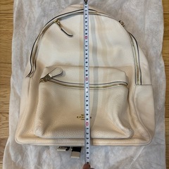 COACH ホワイトレザーリュック (まみ) 八幡のバッグ《リュック