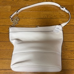 COACH ホワイトレザー ショルダーバッグ（新品未使用）の画像