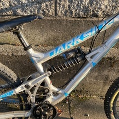 ダウンヒルバイク、MTB、カナダのアルミフレームの画像