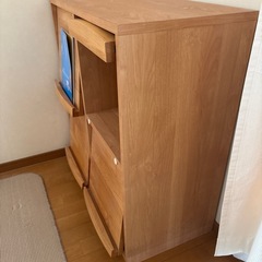 ナチュラルなディスプレイマガジンラック 衣類収納にもの画像