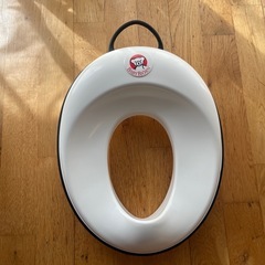 【最終お値下げ！】ベビービョルン　トイレットトレーナー(補助便座)、ステップ(踏み台)セット　の画像