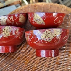 祝い椀　赤地に金模様　中古　難あり