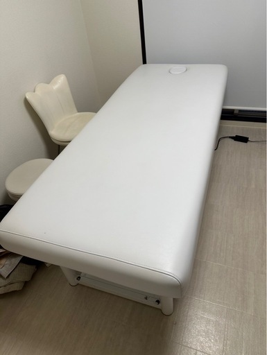 エステサロンなど業務用電動昇降ベッド 美品