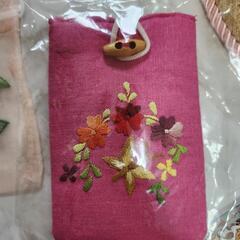 花柄　刺繍　ポーチ　外国　お土産　シルク　遺品整理　小物入れの画像