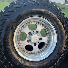 ランクルのタイヤ✨アルミ付き✨
LT285/75R16の画像