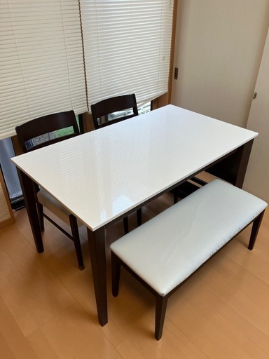 ダイニングテーブル４点セット　