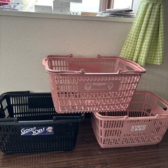 スーパーのカゴの画像