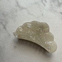 ハワイ シェル型 髪 クリップの画像