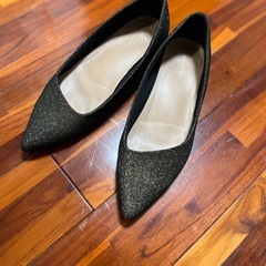 ラメ入りパンプス、サイズ23.5cmの画像