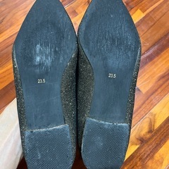 ラメ入りパンプス、サイズ23.5cmの画像
