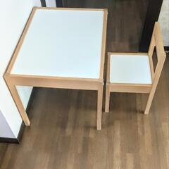 IKEA 子供用イス、机の画像