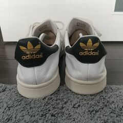 adidasスニーカー EARLHAM アディダススニーカーの画像