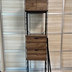 突っ張り壁面収納&引き出し4つの画像