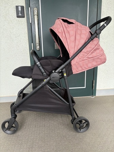 アップリカ　ルーチェプレミアム　ピンク