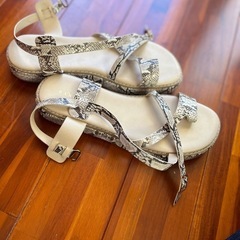 ランダ、蛇柄サンダル約25cm
