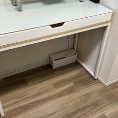 パソコン　ガラステーブル　
