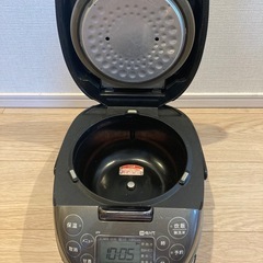 TIGER  炊飯器　3合だき　2019年製の画像
